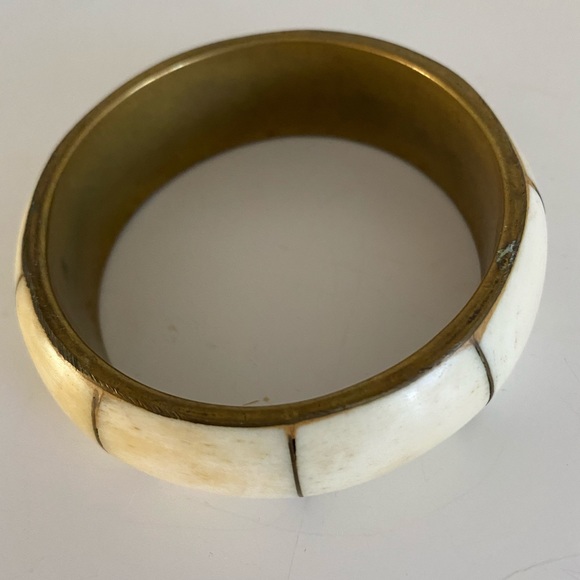 Vintage bone and brass bangle bracelet - Picture 3 of 8